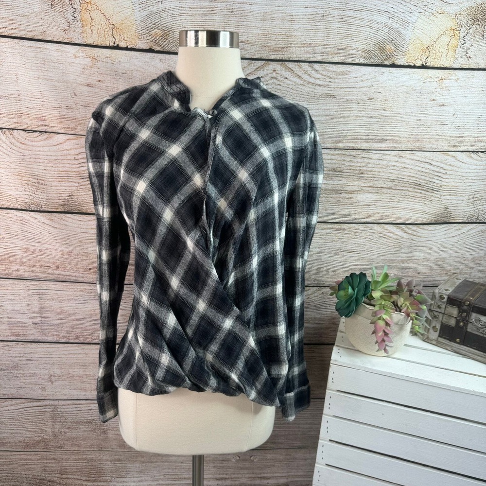 BLANK NYC Grey Black White Plaid Surplice Top Long Sleeves Size Extra Small - Picture 1 of 7